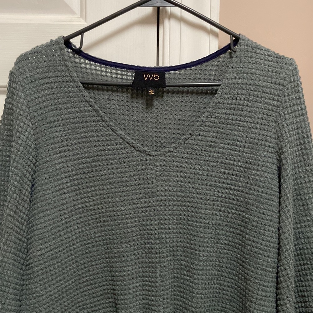 Ladies top - Picture 3 of 3